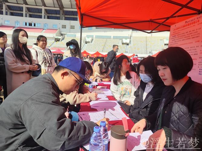 “春风行动” 多地开展招聘会推动节后就业 “春风行动” 多地开展招聘会推动节后就业